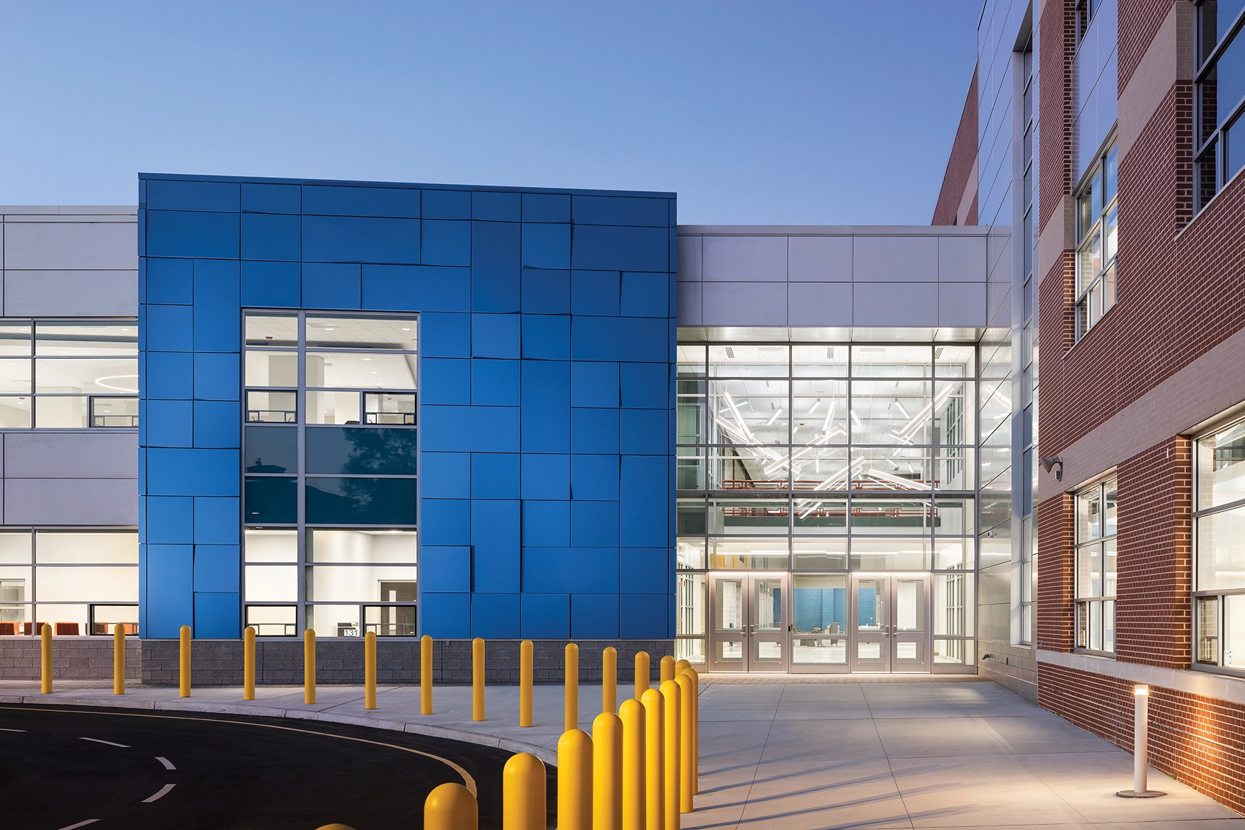 Lyndhurst Middle School (2023). The new middle school redefines the learning experience with dynamic spaces that foster engagement, creativity, and collaboration. Photo: Mike Van Tassel Photography